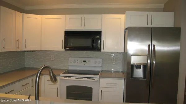 $2,000 | 125 Escambia Lane, Unit 304, Cocoa Beach, FL 32931