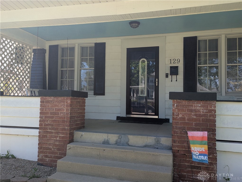 129 Hampton Place Springfield, OH 45504 - Photo 2 of 22
