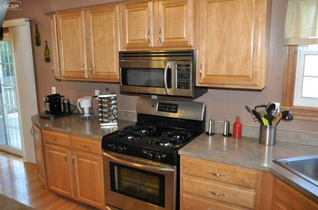 8262 Potter Road Flushing, MI 48433 - Photo 9 of 26 21143158-8.JPG
