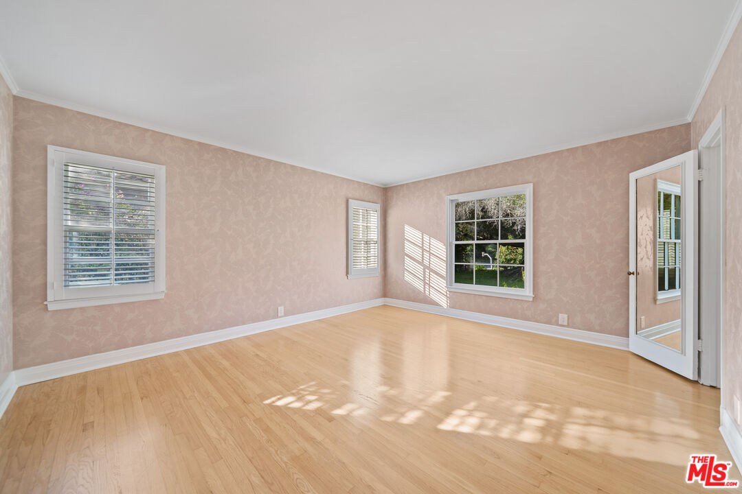 109 Homewood Road Los Angeles, CA 90049 - Photo 16 of 30