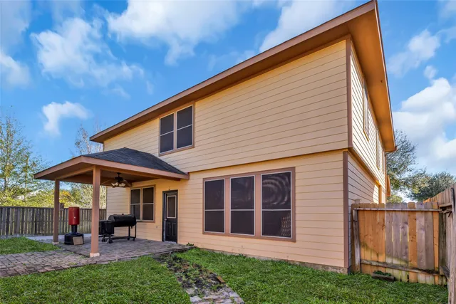 a view of a house with backyard and porch