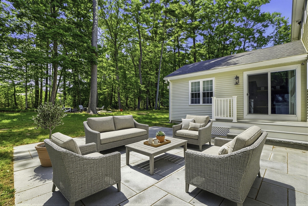 88 Northbridge Street Mendon, MA 01756 - Photo 7 of 41