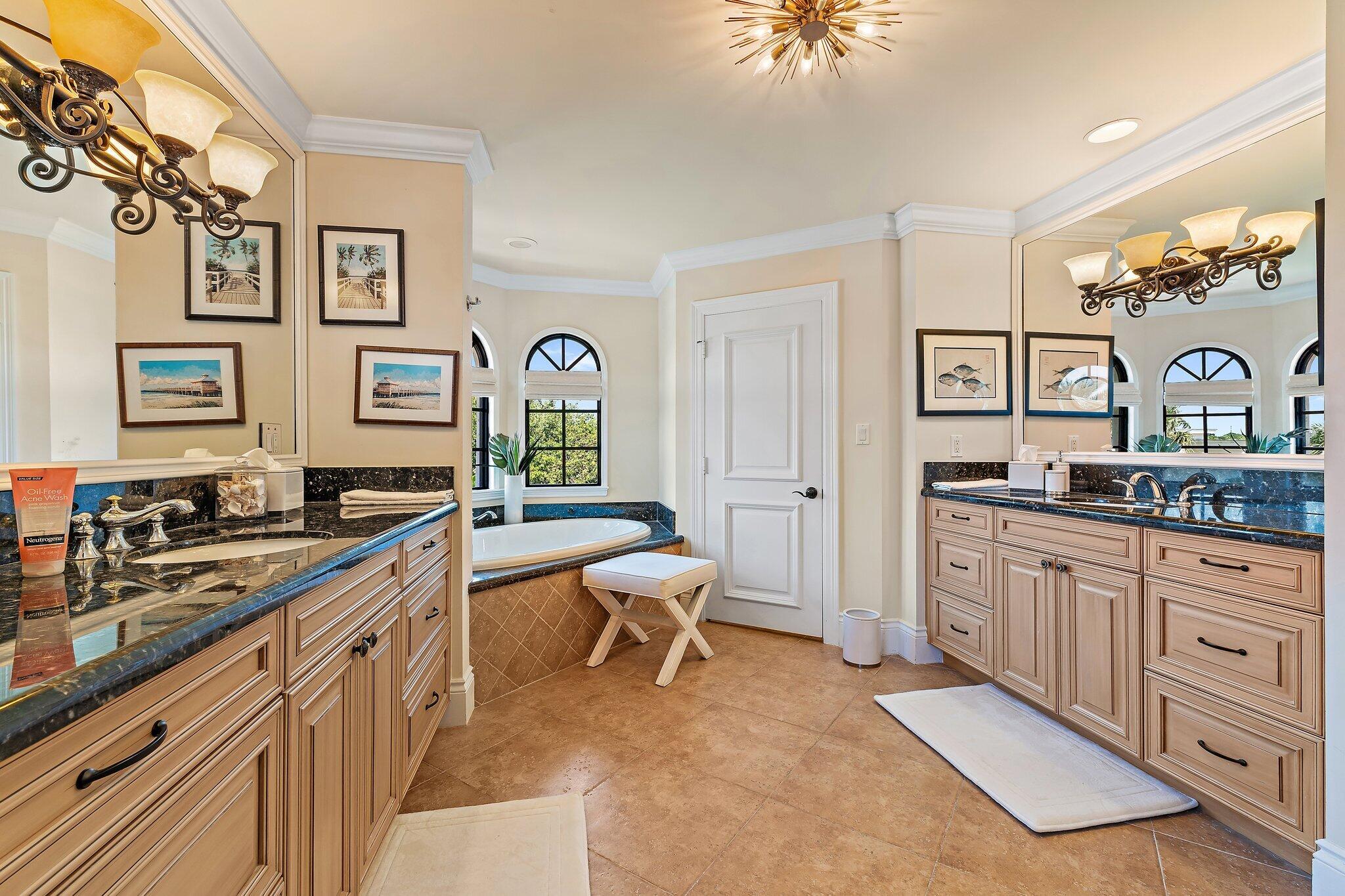 136 Lighthouse Drive Jupiter Inlet Colony, FL 33469 - Photo 29 of 67 Primary Bath