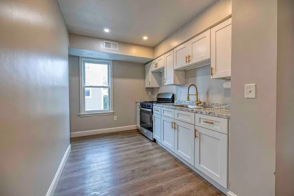 $2,200 | 1221 South Main Street, Unit 2, Fall River, MA 02724
