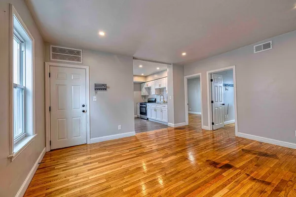 $2,200 | 1221 South Main Street, Unit 2, Fall River, MA 02724