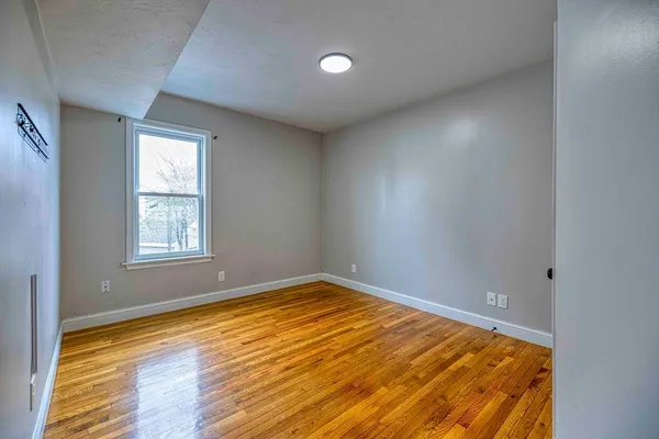 $2,200 | 1221 South Main Street, Unit 2, Fall River, MA 02724