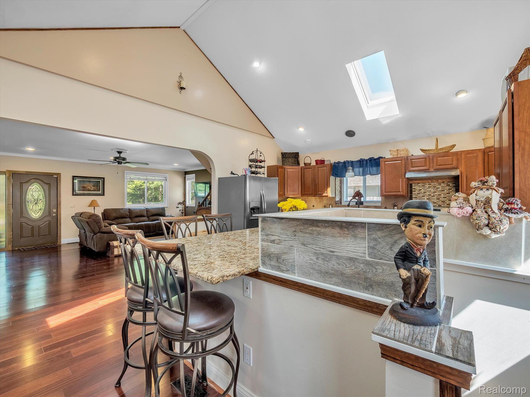654 Crescent Lake Road Waterford, MI 48327 - Photo 18 of 46 Gallery Image 18