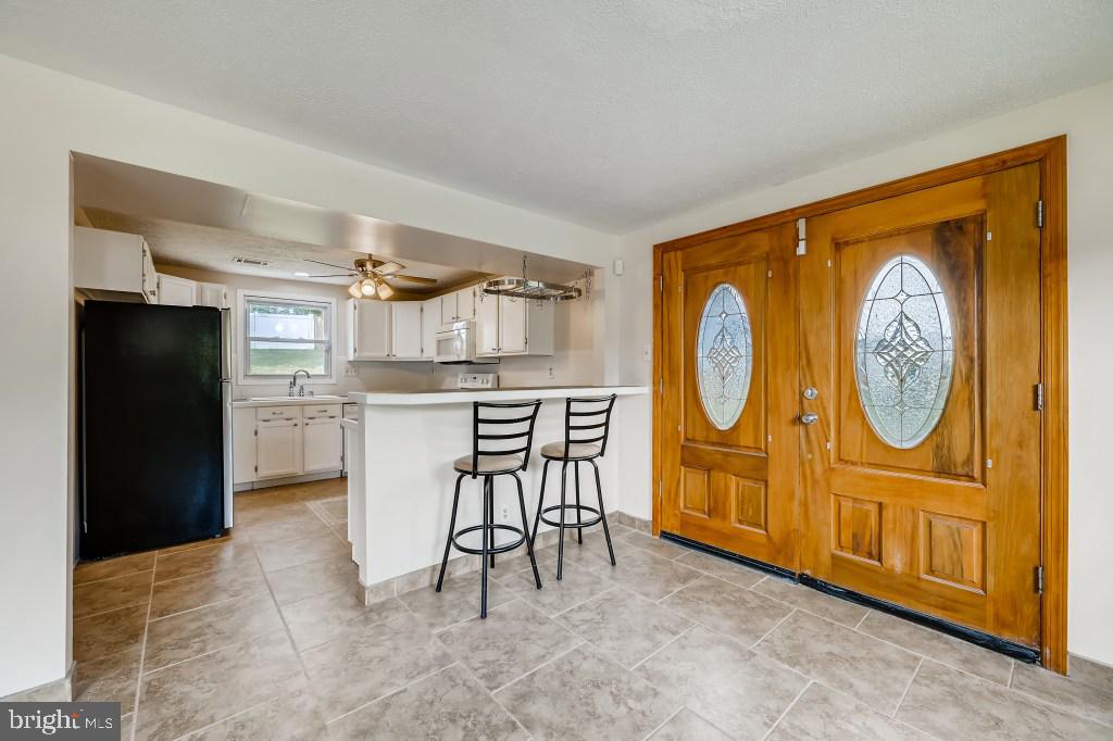 1302 Greyswood Road Odenton, MD 21113 - Photo 7 of 27 Kitchen with Breakfast Bar