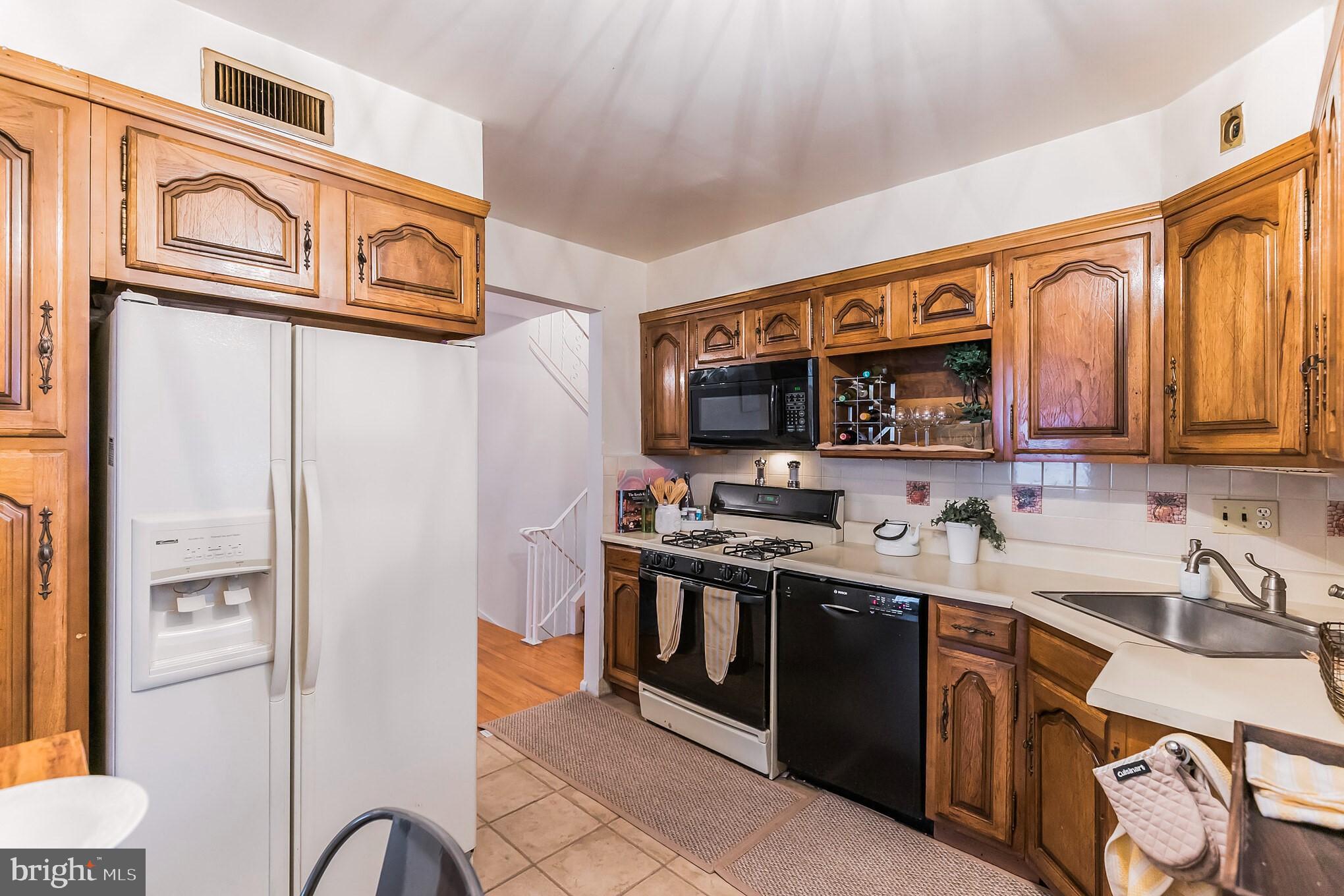 8949 Dewees Street Philadelphia, PA 19152 - Photo 7 of 23 Gallery Image 7