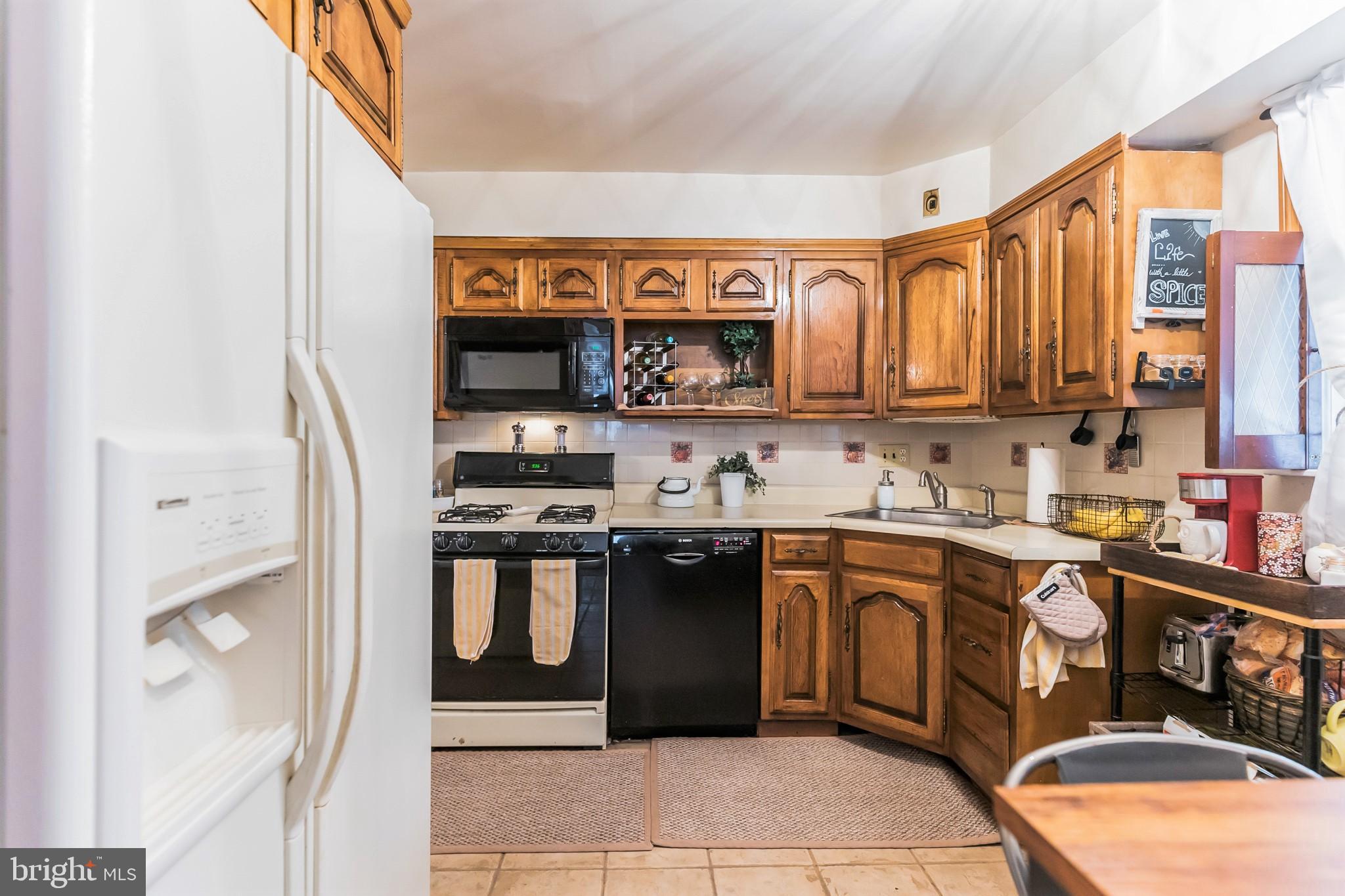8949 Dewees Street Philadelphia, PA 19152 - Photo 8 of 23 Gallery Image 8