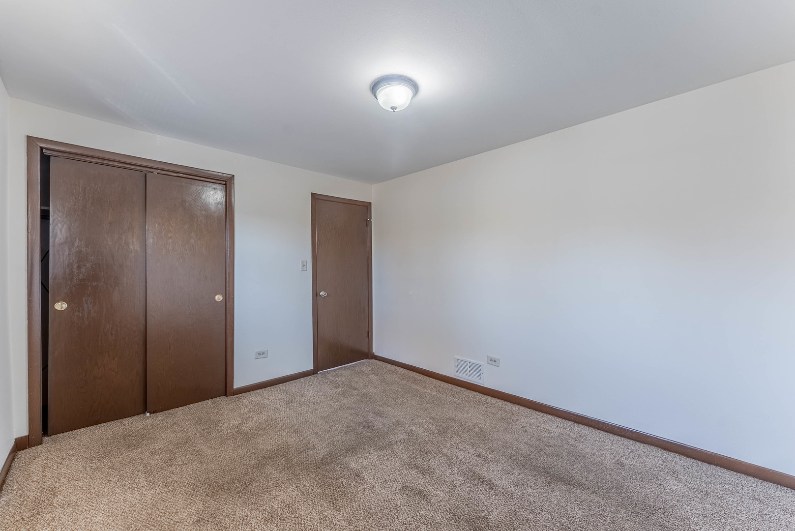 7560 Banks Street, Unit 2 Justice, IL 60458 - Photo 9 of 14 a view of an empty room