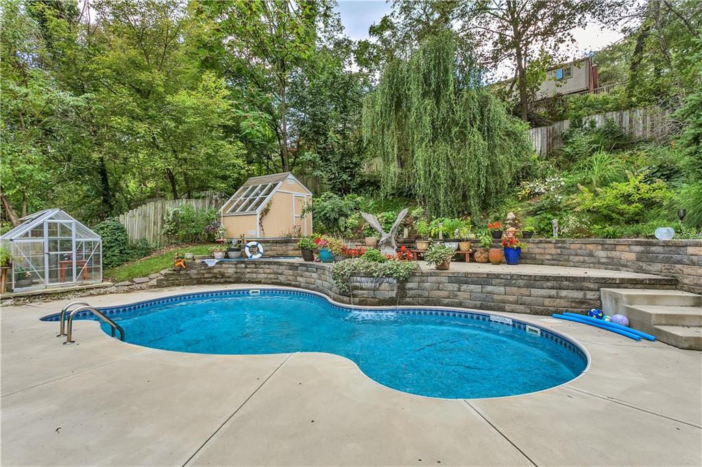 512 Sleepy Hollow Road Pittsburgh, PA 15228 - Photo 3 of 25 Gallery Image 3