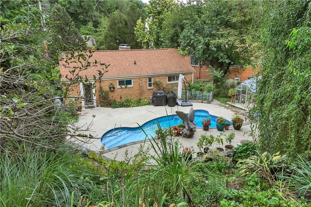 512 Sleepy Hollow Road Pittsburgh, PA 15228 - Photo 8 of 25 Gallery Image 8