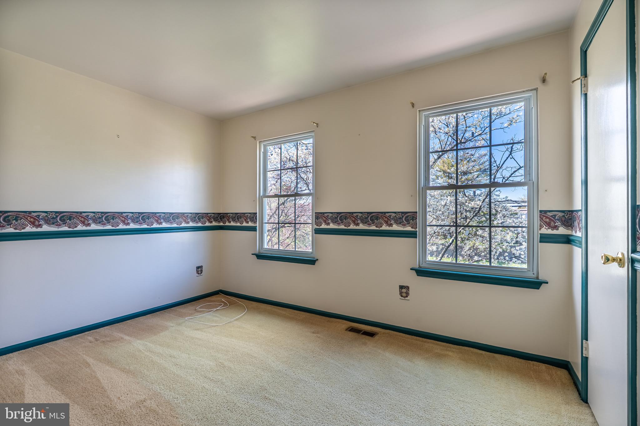 894 Herman Road Horsham, PA 19044 - Photo 26 of 32 an empty room with windows
