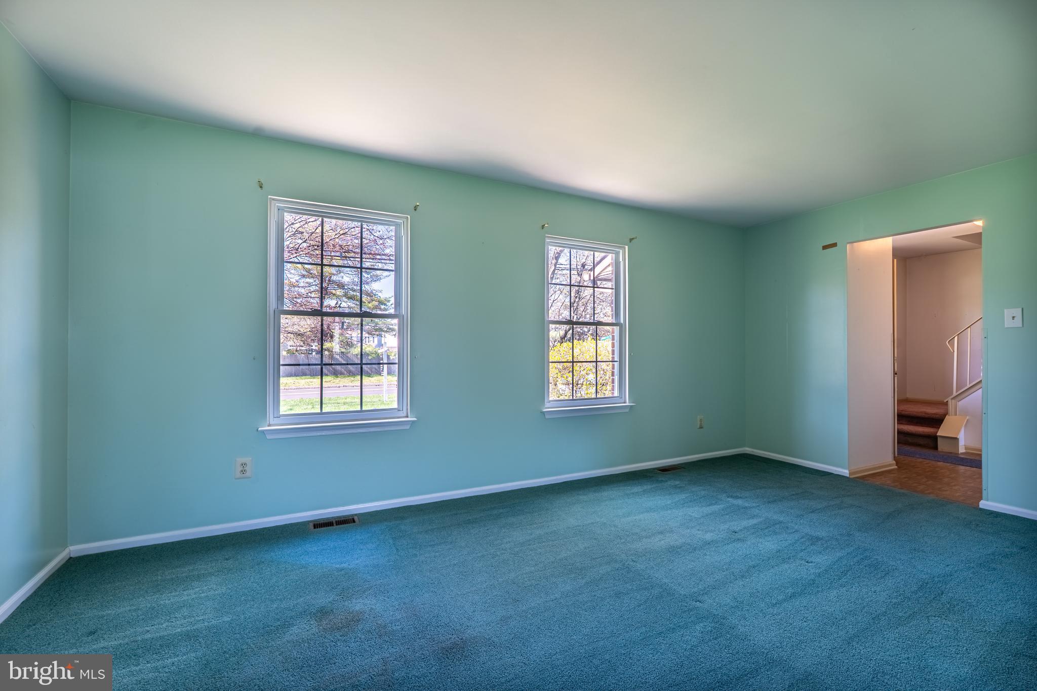 894 Herman Road Horsham, PA 19044 - Photo 7 of 32 an empty room with windows