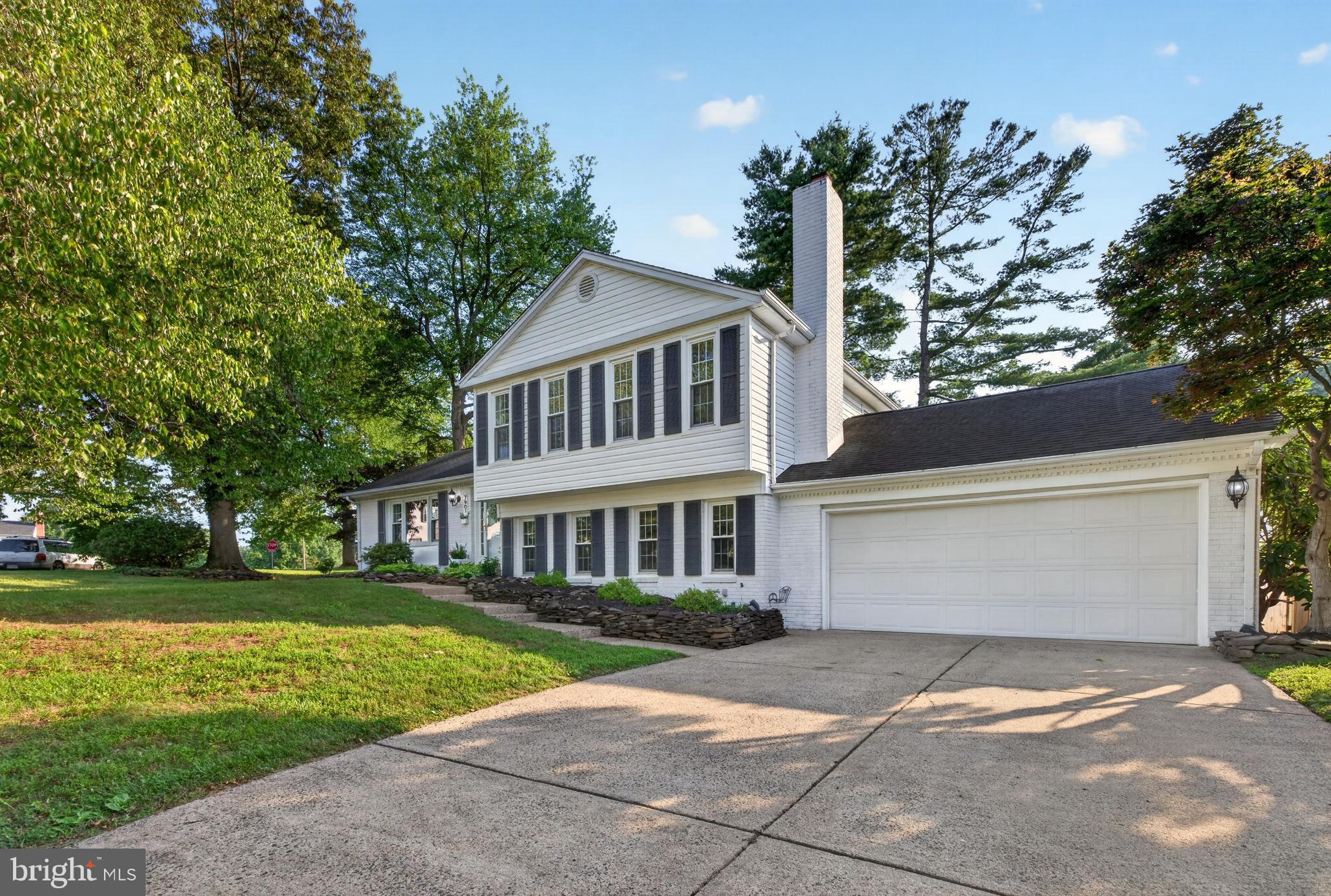 7901 Laural Valley Way Springfield, VA 22153 - Photo 4 of 53 Welcome Home!