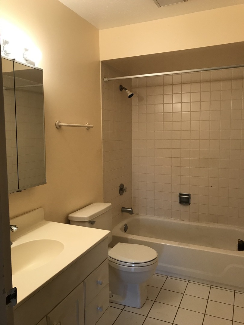 1104 Castilian Court, Unit 210 Glenview, IL 60025 - Photo 18 of 24