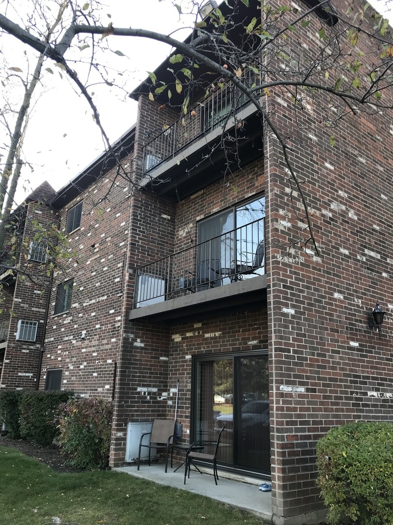 1104 Castilian Court, Unit 210 Glenview, IL 60025 - Photo 4 of 24