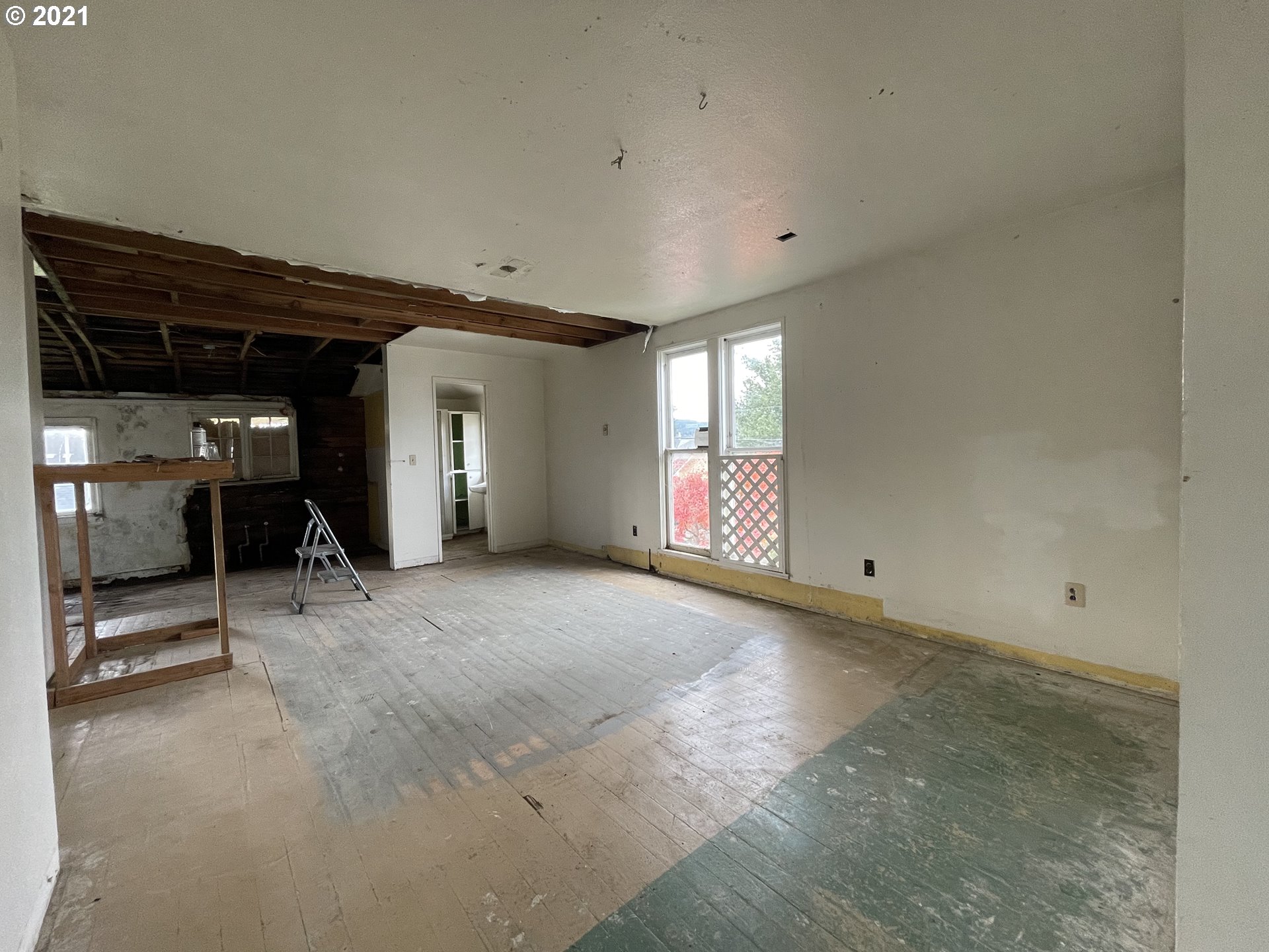 606 Maple Street Myrtle Point, OR 97458 - Photo 3 of 11 Gallery Image 3
