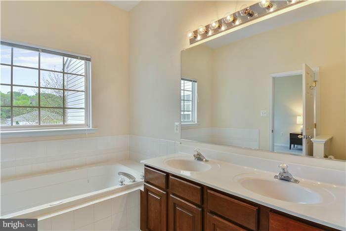 611 Springhouse Square Southeast Leesburg, VA 20175 - Photo 17 of 30 Bath (Master)