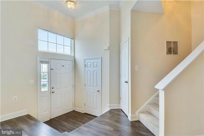 611 Springhouse Square Southeast Leesburg, VA 20175 - Photo 3 of 30 Interior (General)
