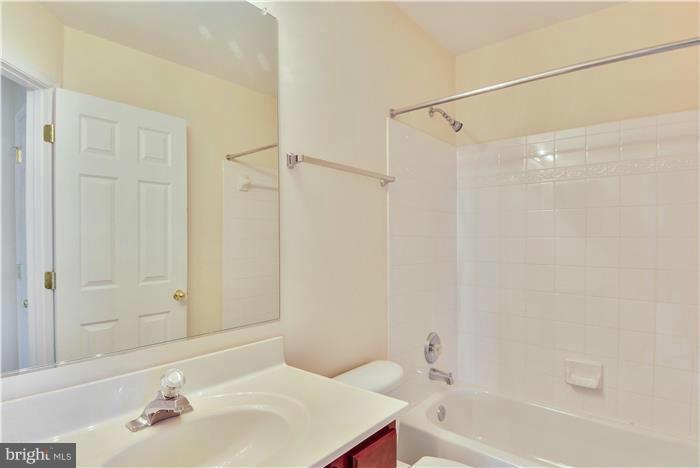 611 Springhouse Square Southeast Leesburg, VA 20175 - Photo 22 of 30 Bath