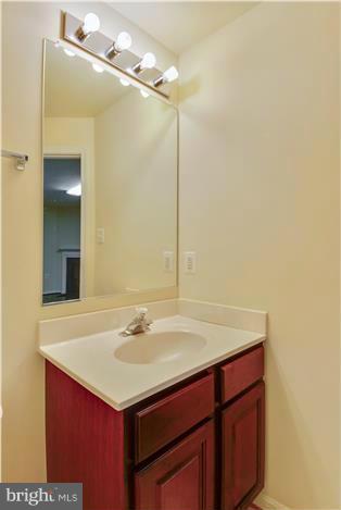 611 Springhouse Square Southeast Leesburg, VA 20175 - Photo 24 of 30 Bath