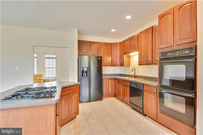 611 Springhouse Square Southeast Leesburg, VA 20175 - Photo 5 of 30 Kitchen
