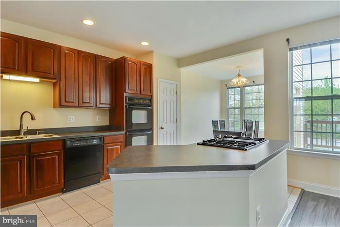 611 Springhouse Square Southeast Leesburg, VA 20175 - Photo 7 of 30 Kitchen