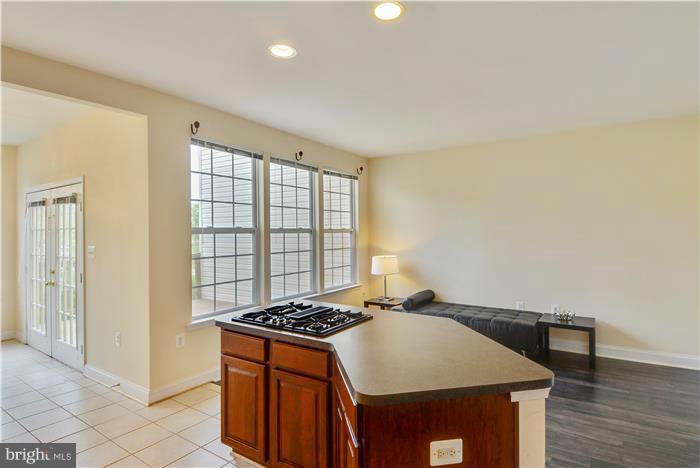 611 Springhouse Square Southeast Leesburg, VA 20175 - Photo 8 of 30 Kitchen