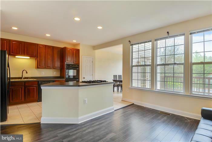 611 Springhouse Square Southeast Leesburg, VA 20175 - Photo 9 of 30 Kitchen