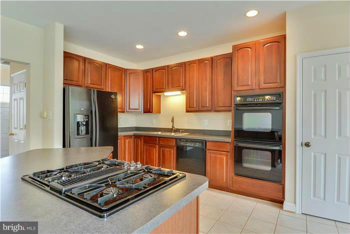 611 Springhouse Square Southeast Leesburg, VA 20175 - Photo 10 of 30 Kitchen