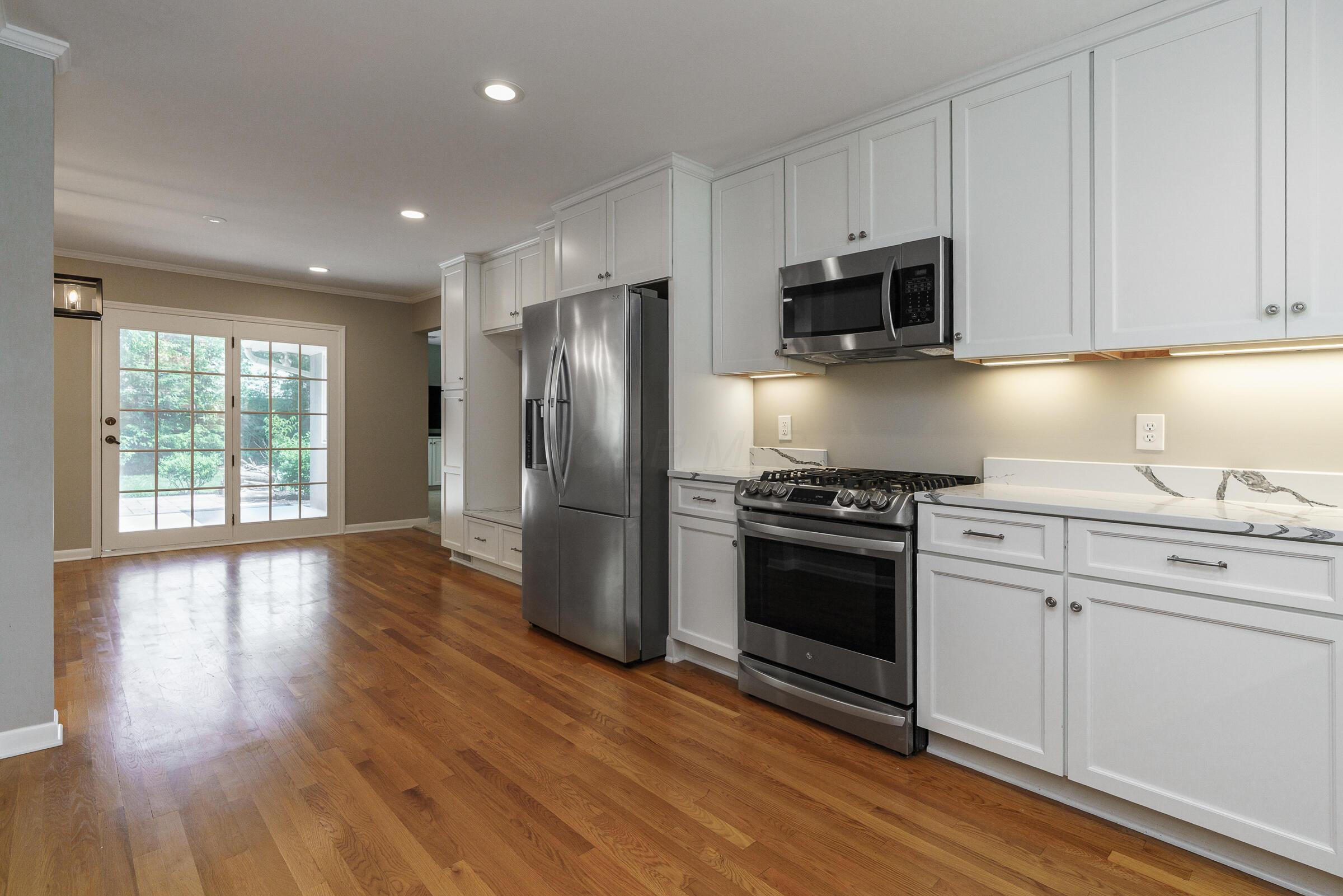 1780 Riverhill Road Columbus, OH 43221 - Photo 8 of 35 Hardwood floors