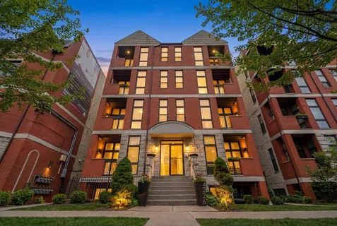 $3,300 | 4226 South Ellis Avenue, Unit 4S, Chicago, IL 60653