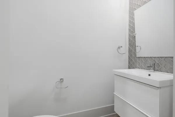 $3,300 | 4226 South Ellis Avenue, Unit 4S, Chicago, IL 60653