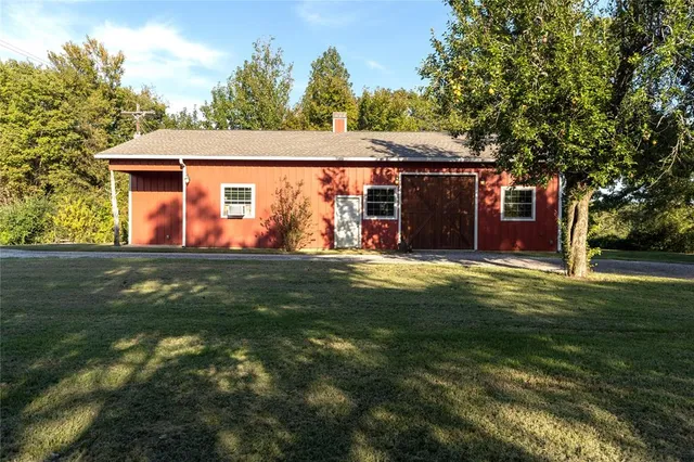 an empty room with windows and pillars in it