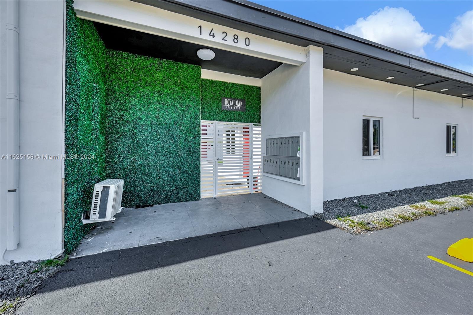 14280 Northeast 6th Avenue North Miami, FL 33161 - Photo 6 of 51 a view of a back yard of the house