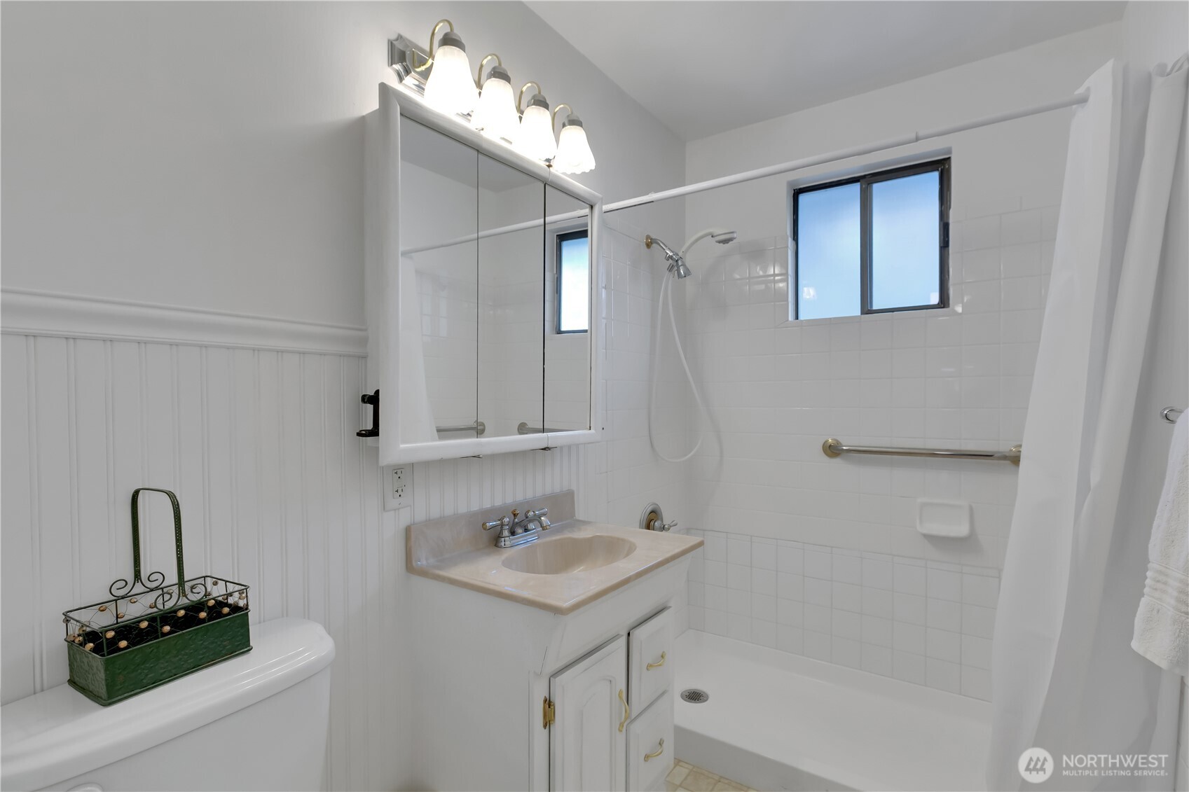 10421 2nd Place Southwest Seattle, WA 98146 - Photo 18 of 28 a bathroom with a bathtub a shower a sink and mirror