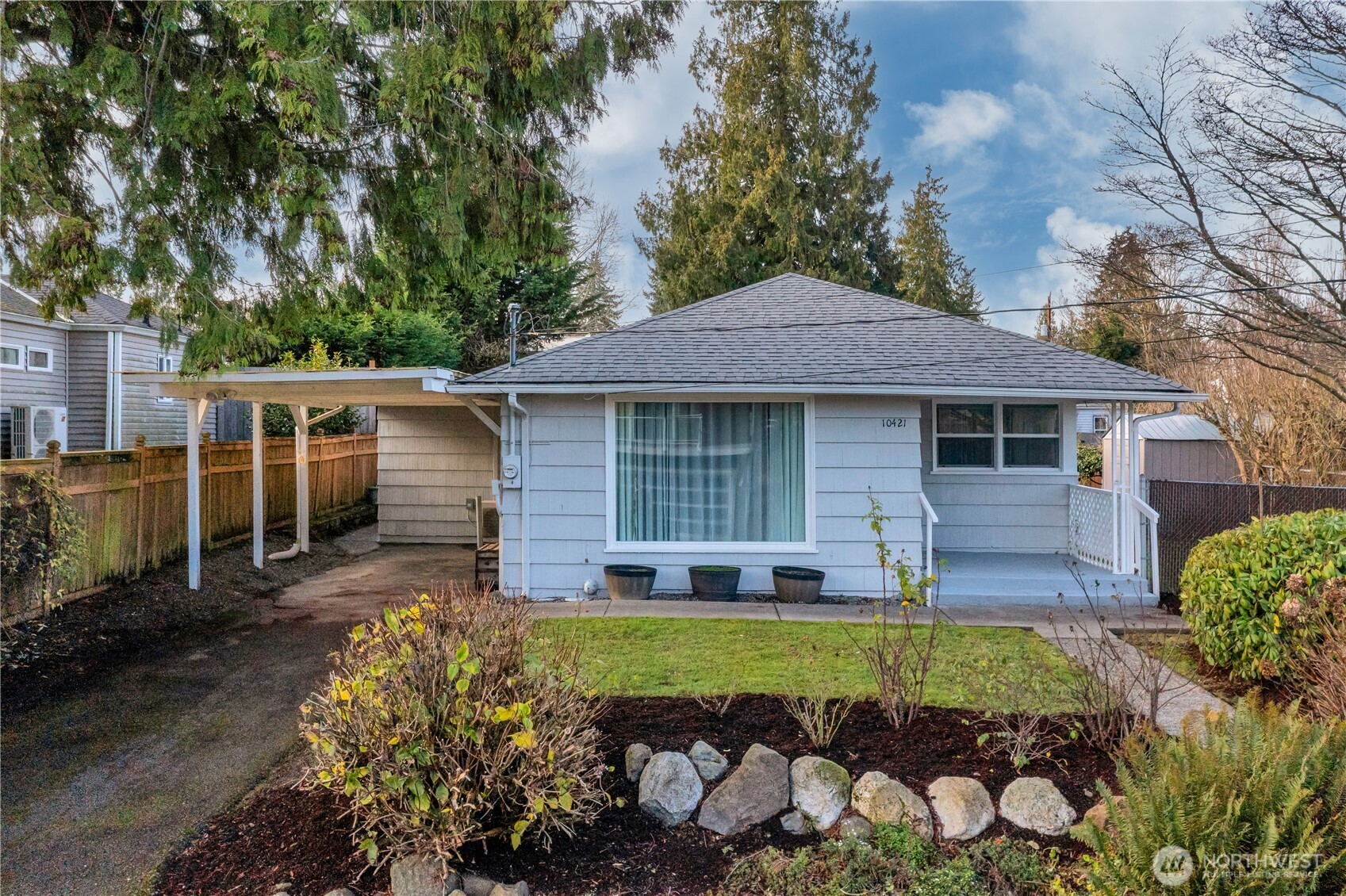 10421 2nd Place Southwest Seattle, WA 98146 - Photo 2 of 28 front view of a house with a yard