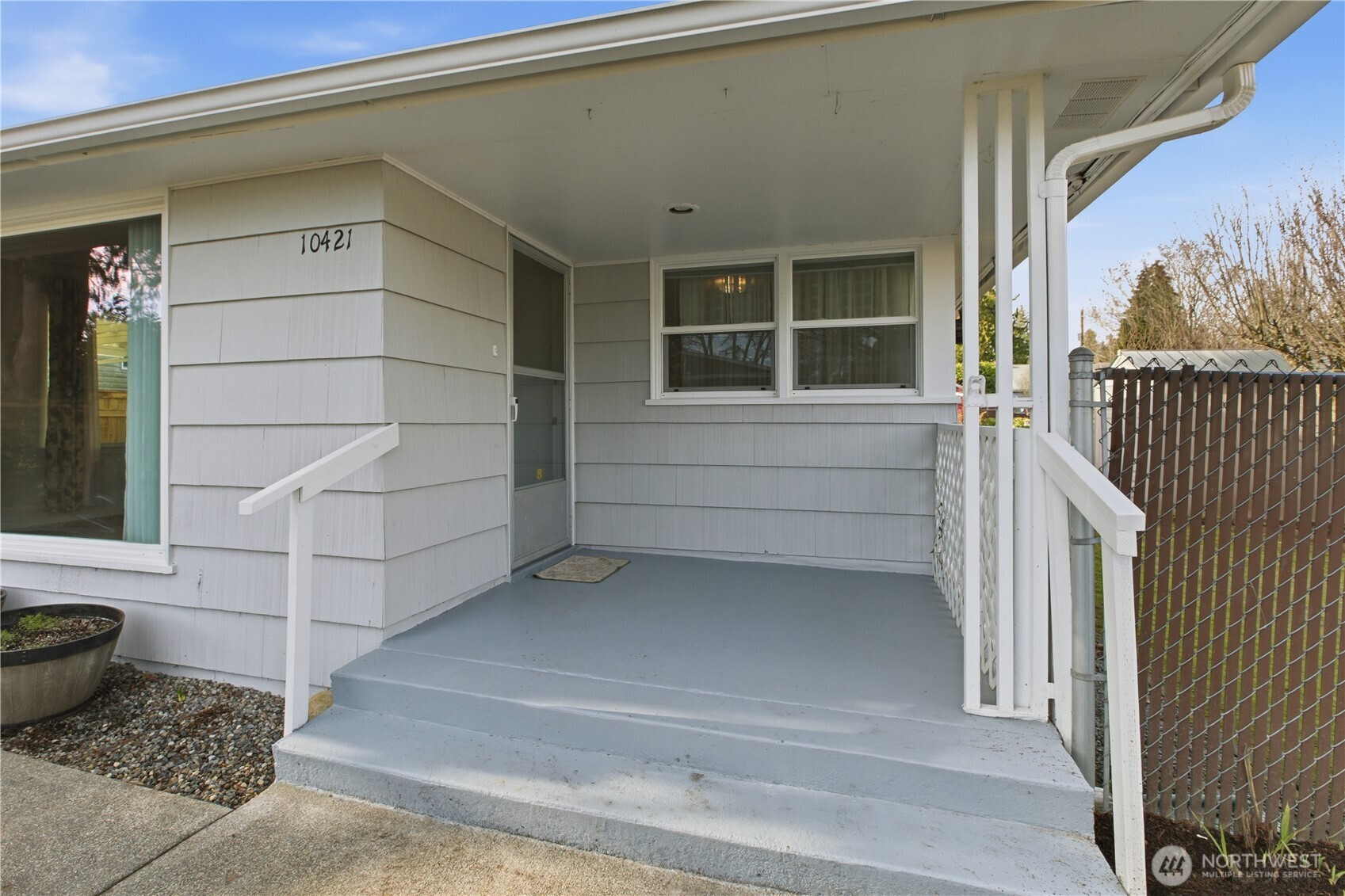 10421 2nd Place Southwest Seattle, WA 98146 - Photo 5 of 28