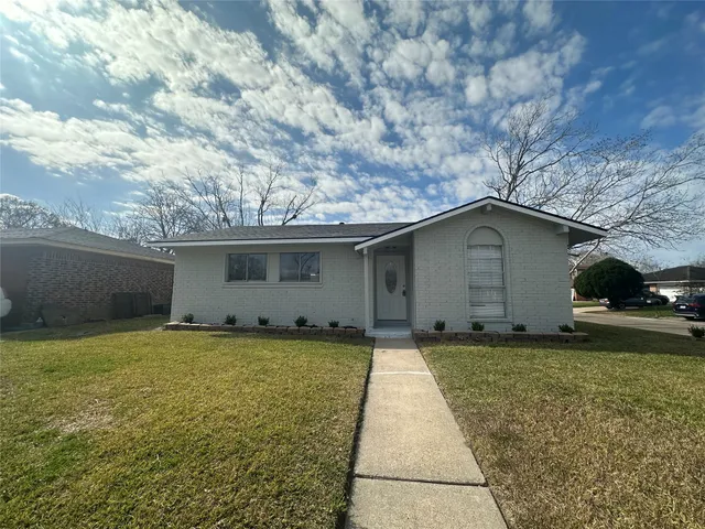 $1,800 | 4802 Hannas Reef Drive, Bacliff, TX 77518