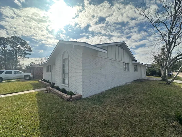 $1,800 | 4802 Hannas Reef Drive, Bacliff, TX 77518