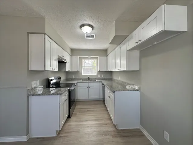 $1,800 | 4802 Hannas Reef Drive, Bacliff, TX 77518