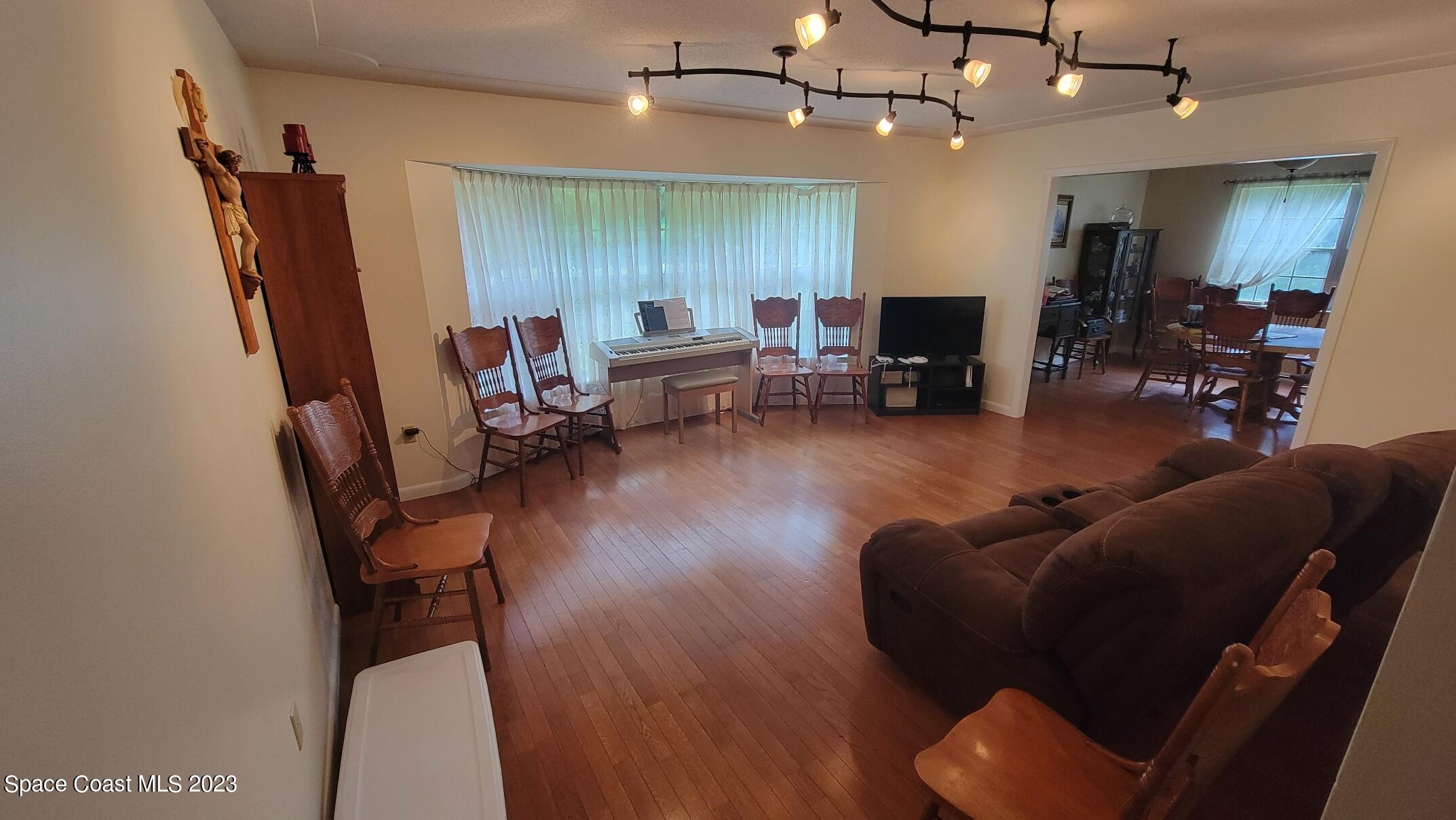 1771 Britt Road Cocoa, FL 32926 - Photo 23 of 48 Living room