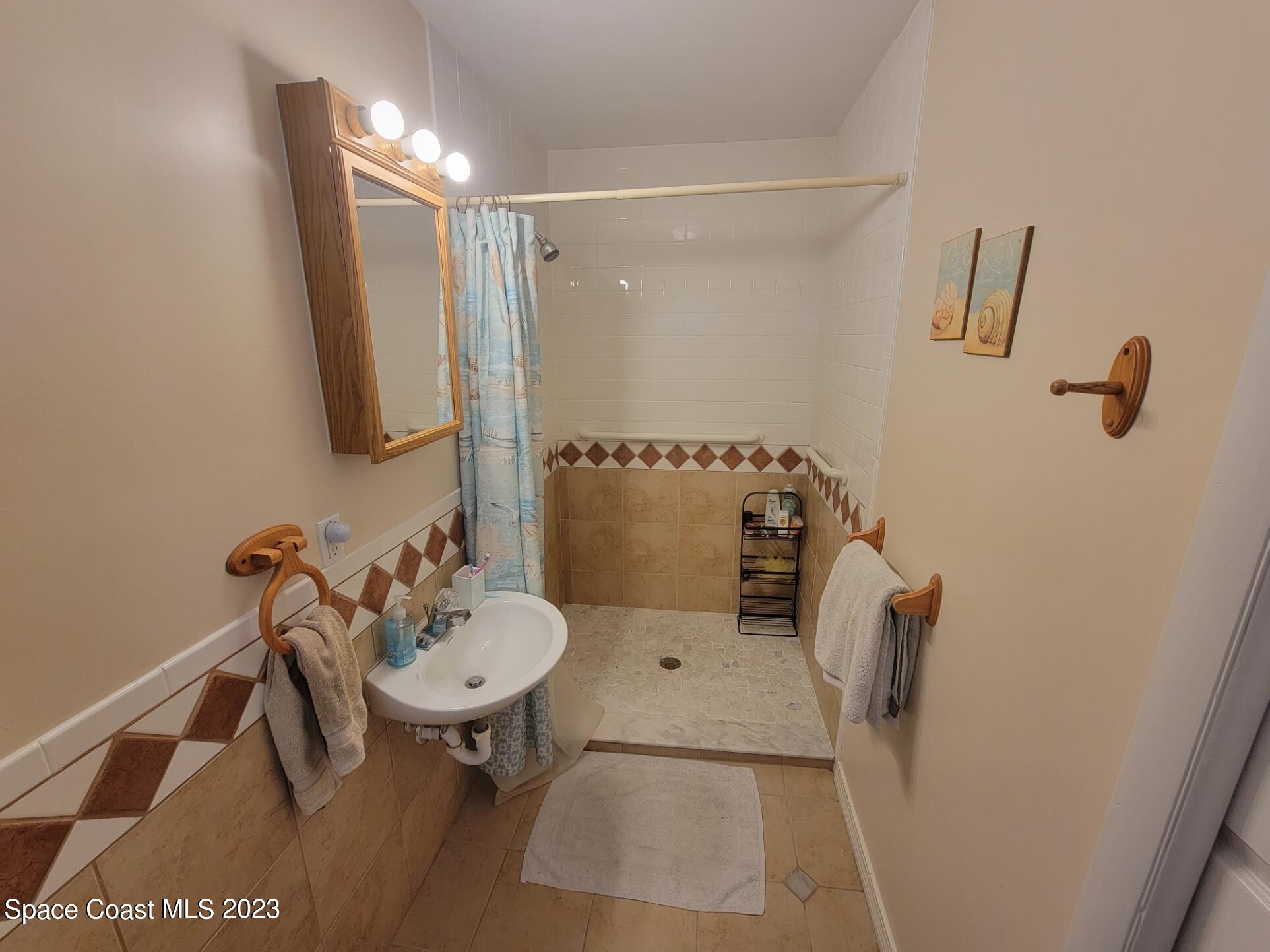 1771 Britt Road Cocoa, FL 32926 - Photo 28 of 48 39-Mother-in-Law Bathroom