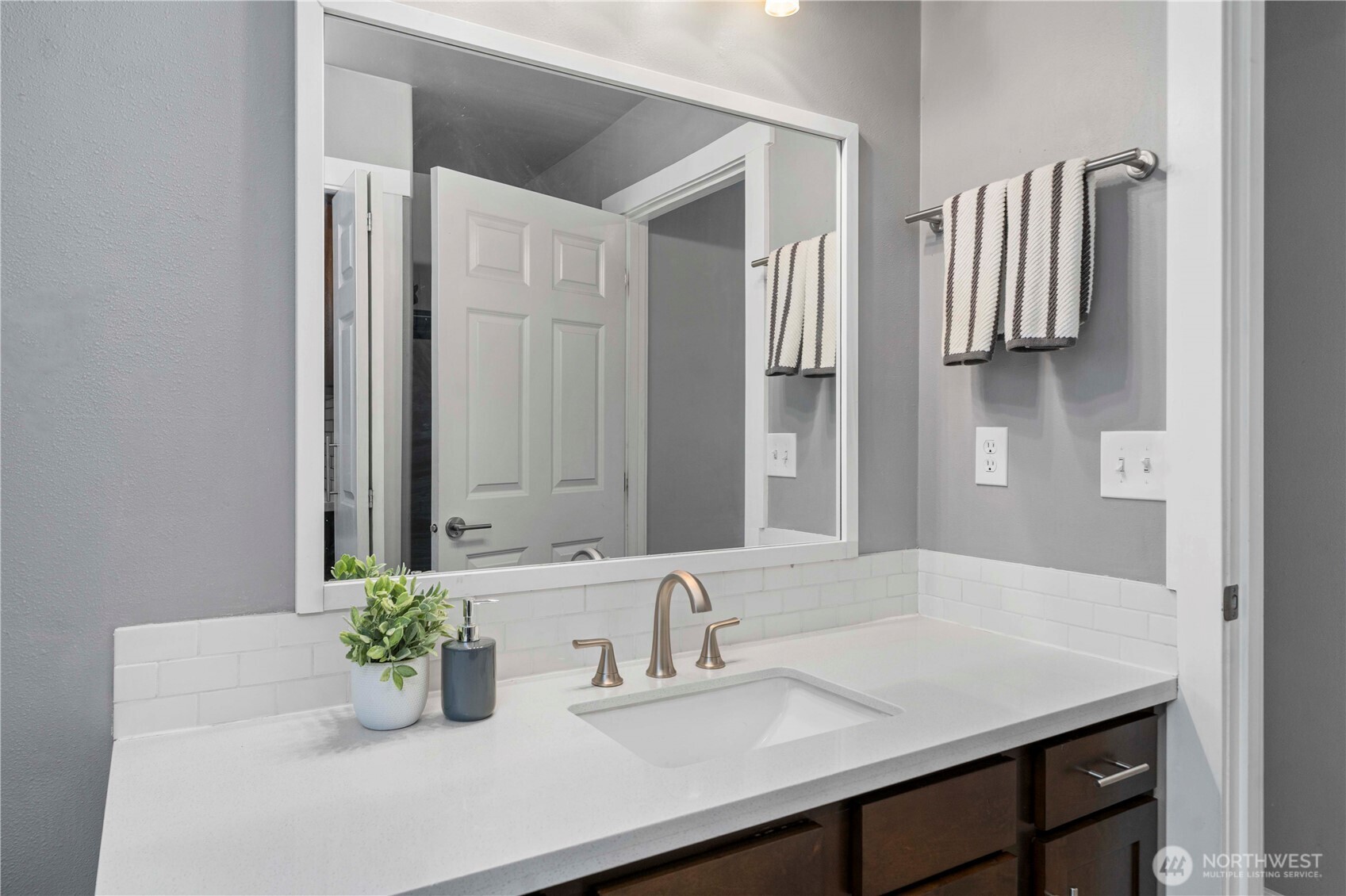13827 Macadam Road South Tukwila, WA 98168 - Photo 13 of 29 a bathroom with a sink and a mirror