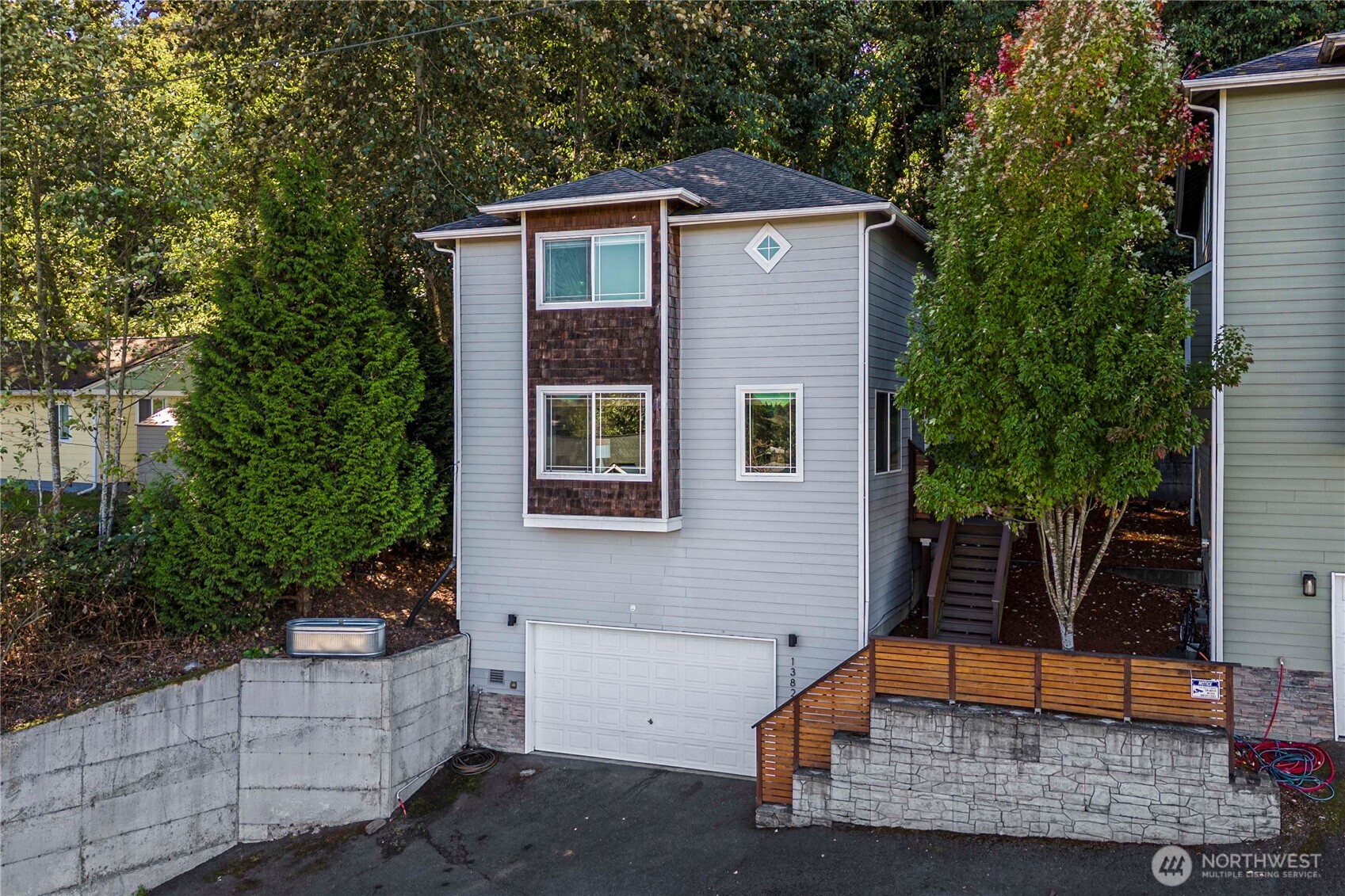 13827 Macadam Road South Tukwila, WA 98168 - Photo 2 of 29 a backyard of a house with seating space