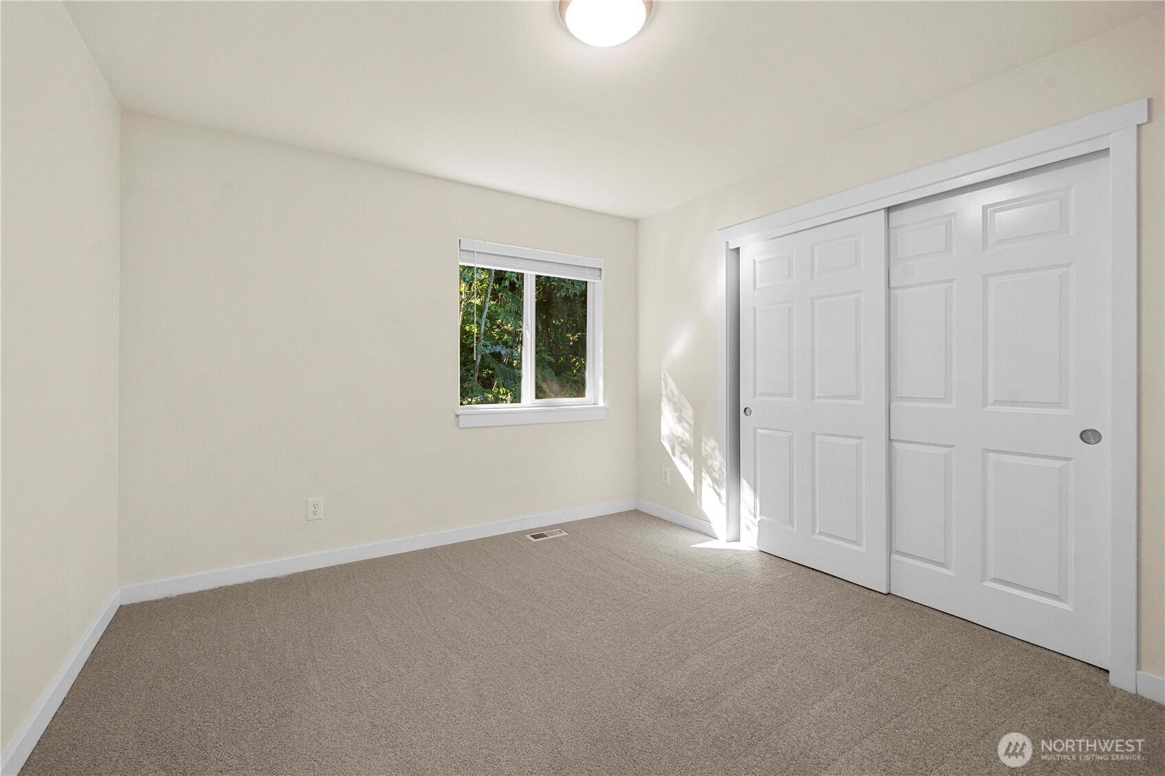 13827 Macadam Road South Tukwila, WA 98168 - Photo 21 of 29 an empty room with windows
