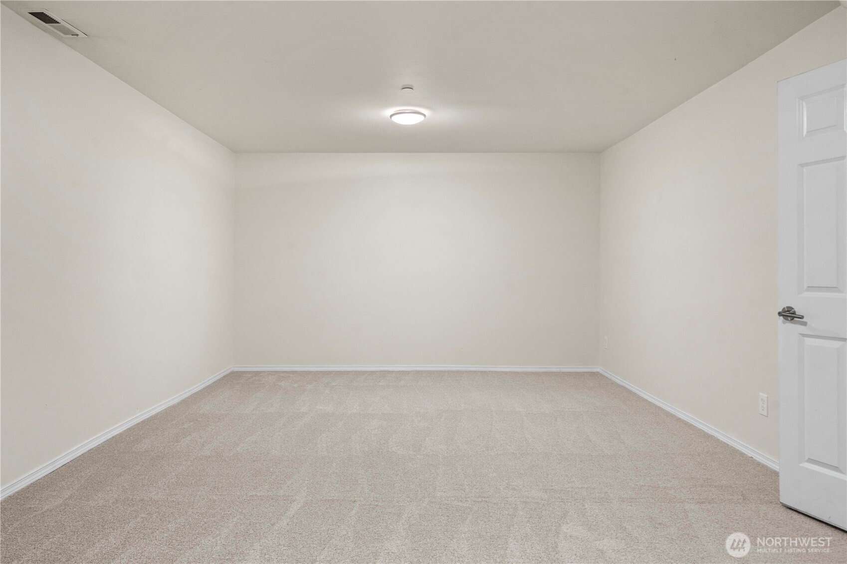 13827 Macadam Road South Tukwila, WA 98168 - Photo 25 of 29 a view of room