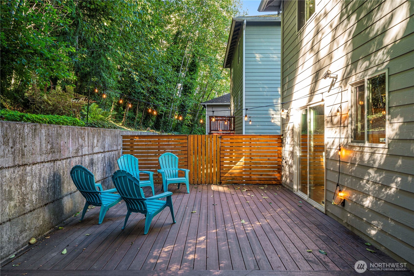 13827 Macadam Road South Tukwila, WA 98168 - Photo 27 of 29 a view of outdoor seating